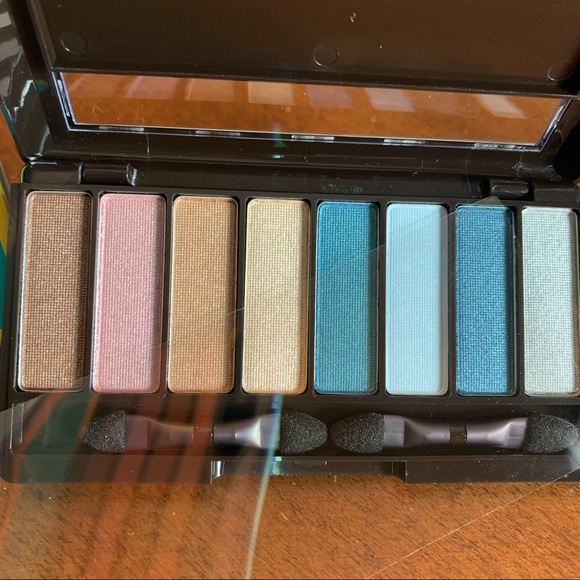 Avon Mark Island Eyes Eyeshadow Palette - Picture 2 of 6